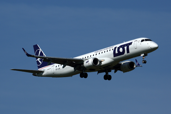 LOT_EMBRAER_195_CPH_RF_5K5A9971.jpg