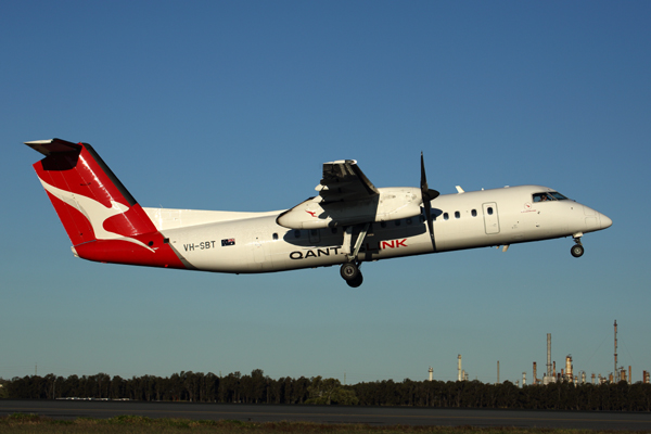 QANTAS_LINK_DASH_8_300_BNE_RF_5K5A1821.jpg