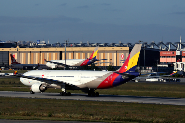 ASIANA_AIRBUS_A330_300s_IST_RF_5K5A0867.jpg