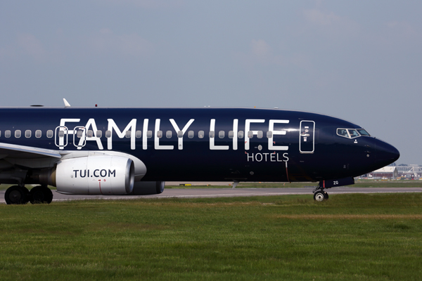 TUI_FLY_BOEING_737_800_LGW_RF_5K5A0161.jpg