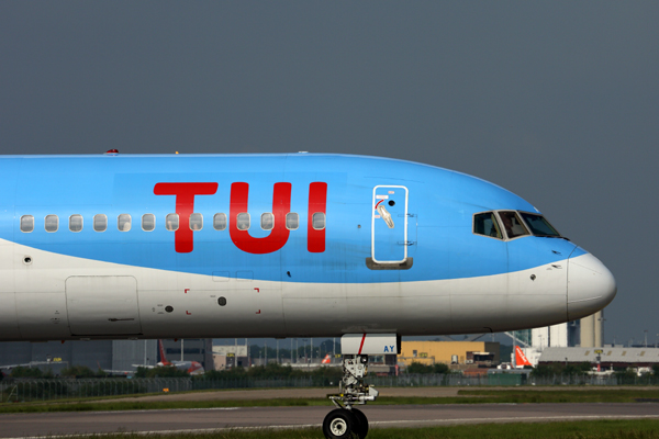 TUI_FLY_BOEING_757_200_LGW_RF_5K5A0212.jpg