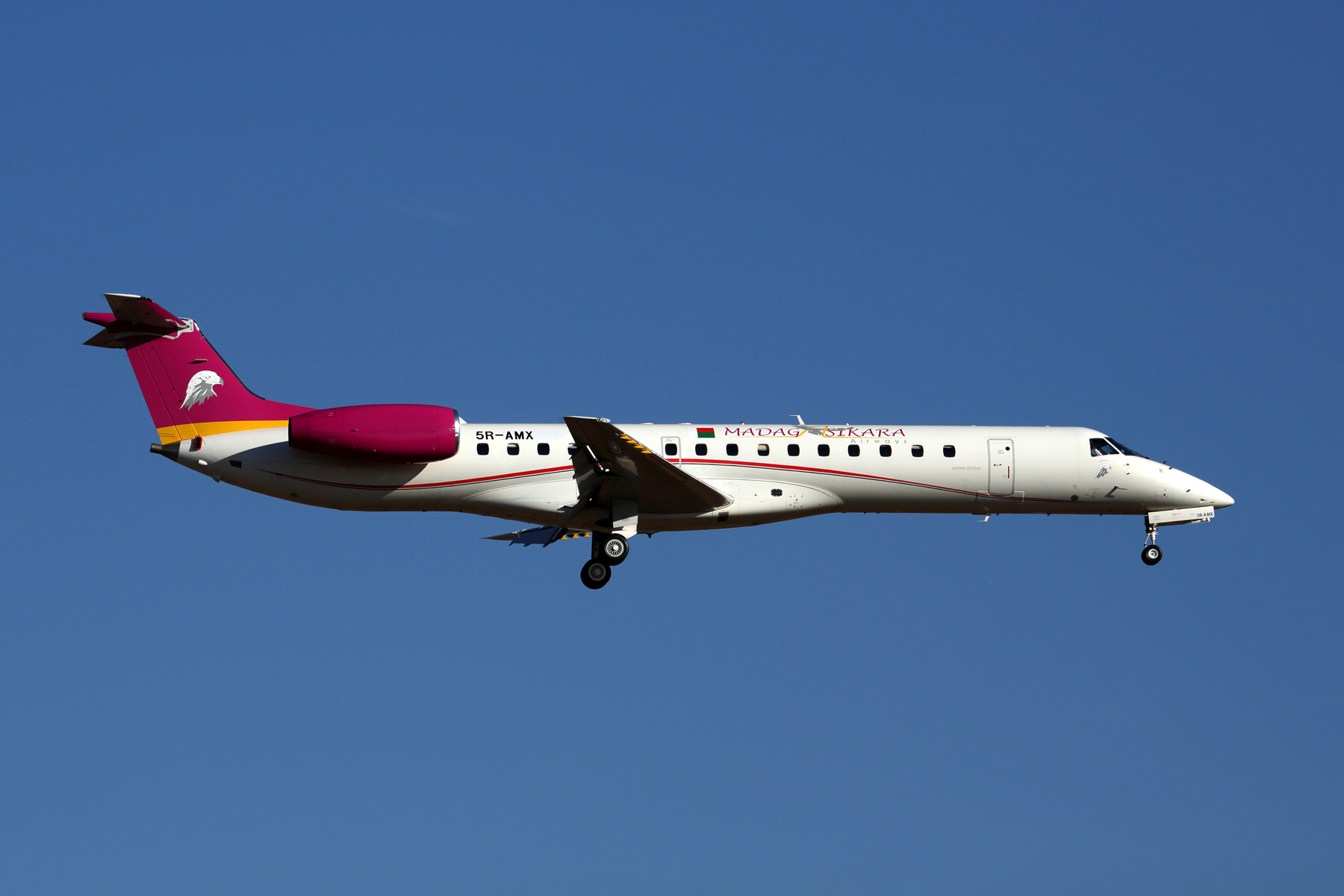 MADAGASIKARA_AIRWAYS_EMBRAER_145_JNB_RF_5K5A2386.jpg