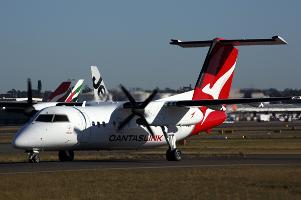 QANTAS_LINK_DASH_8_300_SYD_RF_5K5A2942.jpg