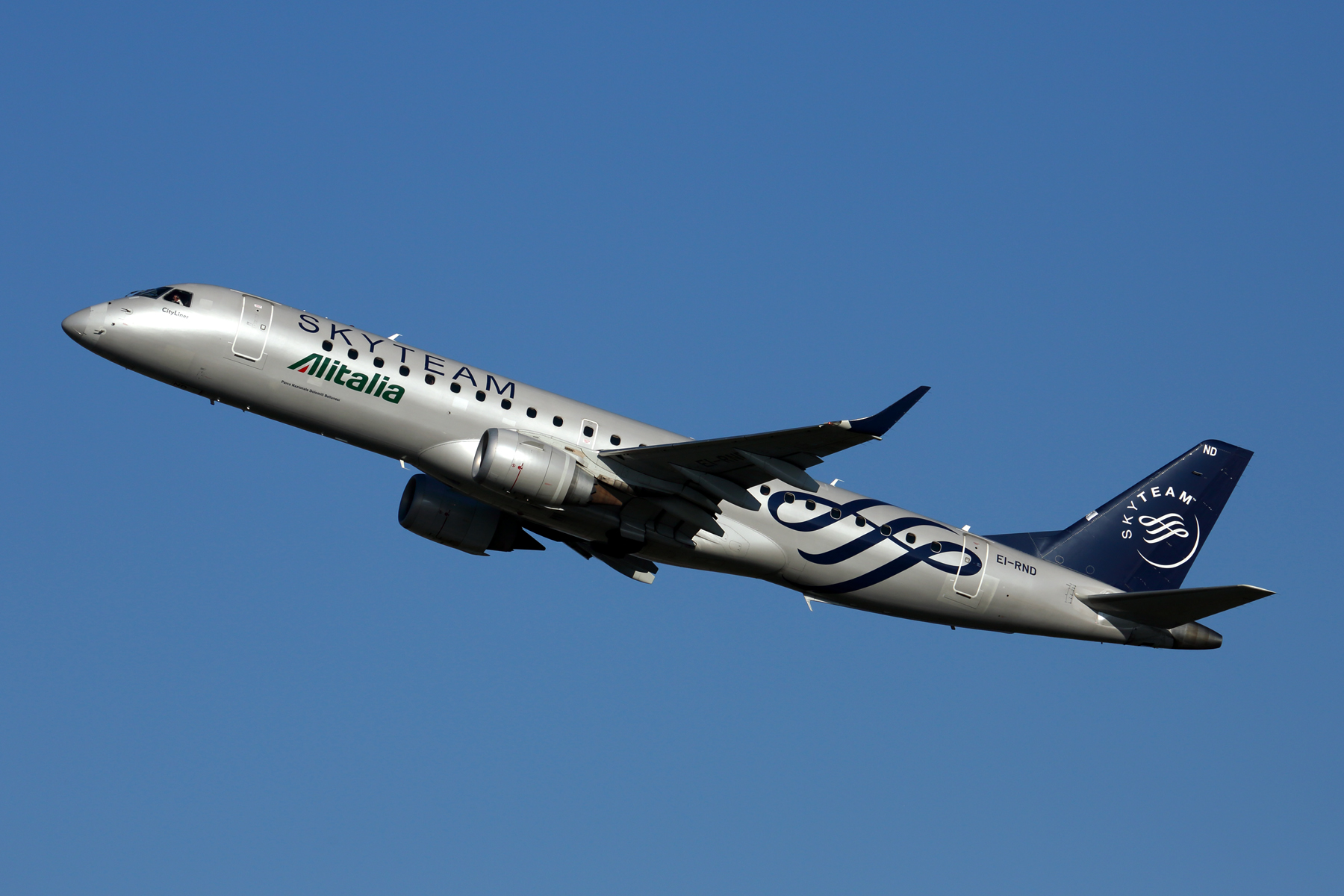 ALITALIA_EMBRAER_190_DUS_RF_5K5A5044.jpg