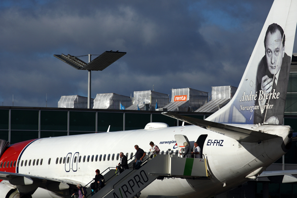 NORWEGIAN_BOEING_737_800_HEL_RF_5K5A3822.jpg