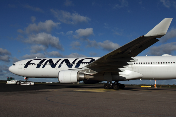 FINNAIR_AIRBUS_A330_300_HEL_RF_IMG_9043.jpg