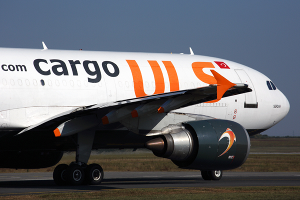 ULS CARGO AIRBUS_A310_300F_BUD_RF_5K5A4526.jpg