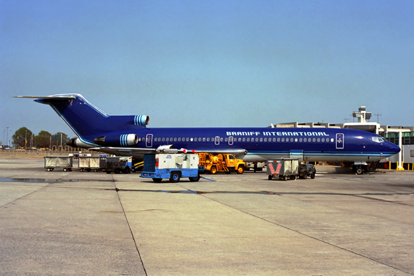 BRANIFF_INTERNATIONAL_BOEING_727_200_JFK_RF_547_26.jpg