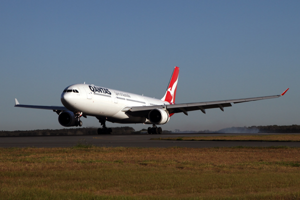 QANTAS_AIRBUS_A330_300_BNE_RF_IMG_9250.jpg