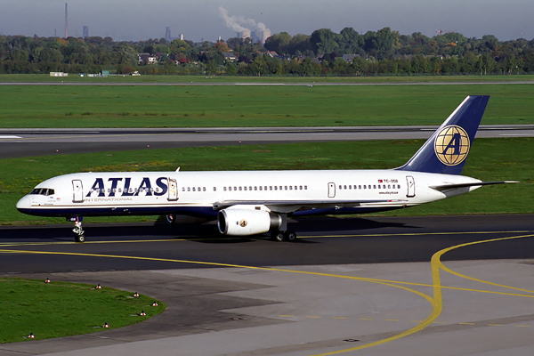 ATLAS BOEING 757 DUS RF 1771 3.jpg