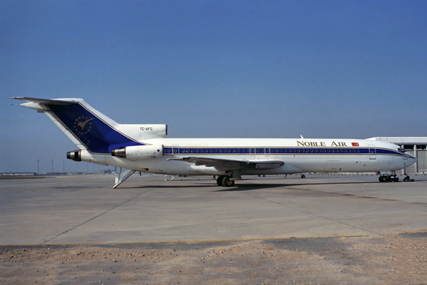NOBLE AIR BOEING 727 200 IST RF 324 8.jpg