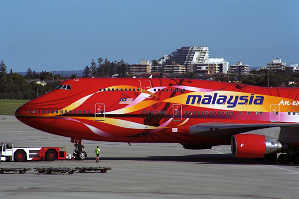 MALAYSIA BOEING 747 400 SYD RF 1940 35.jpg