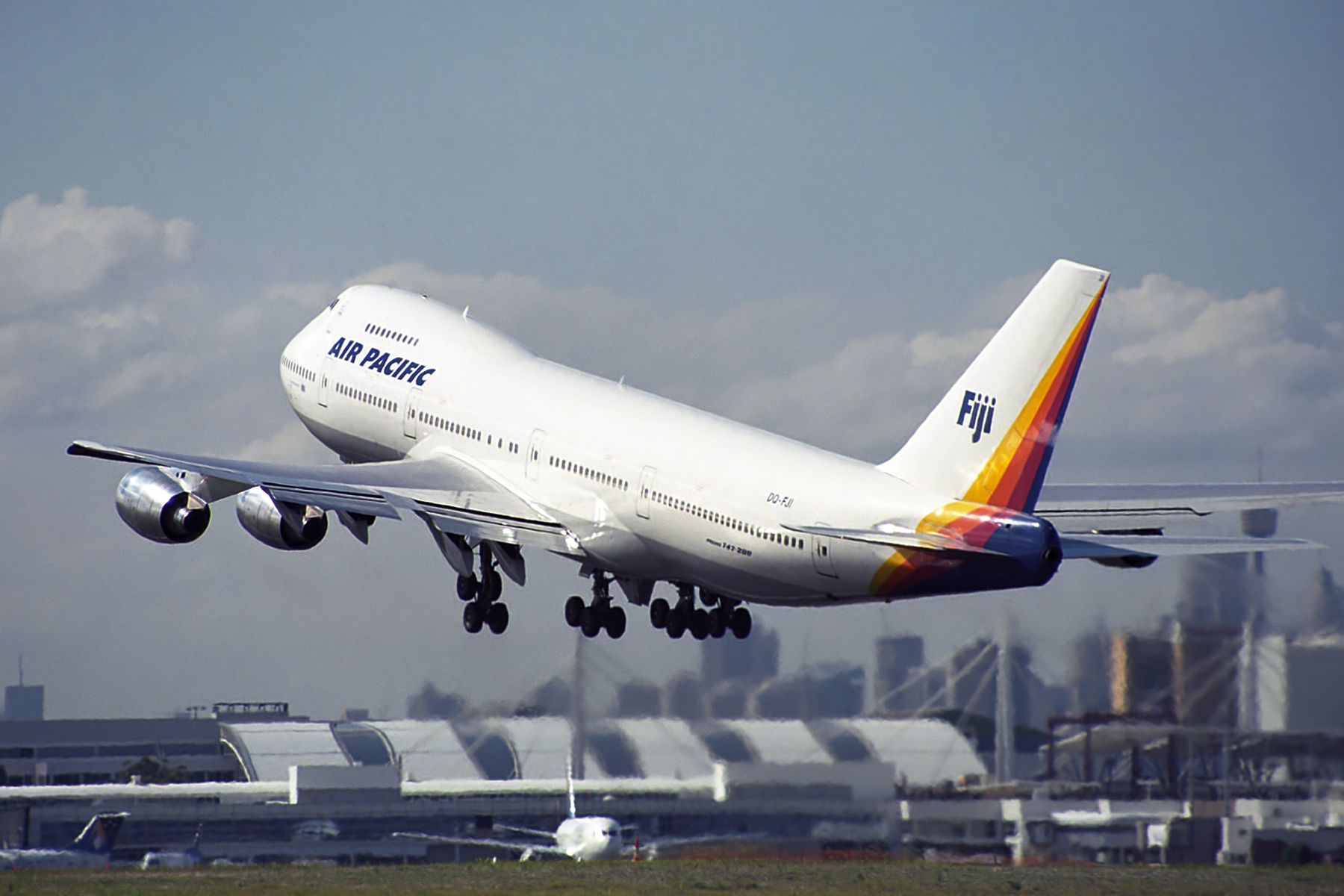 AIR PACIFIC BOEING 747 200 SYD RF 1360 31.jpg