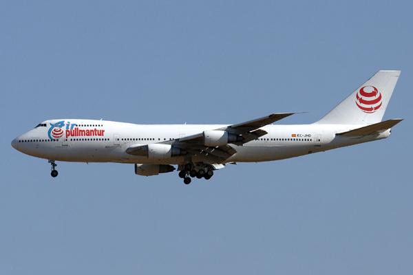 AIR PULLMANTUR BOEING 747 200 ATH RF IMG_3799.jpg
