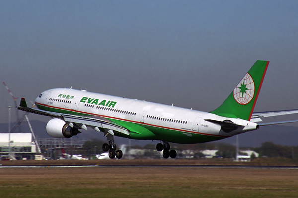 EVA AIR AIRBUS A330 200 BNE RF 1889 11.jpg