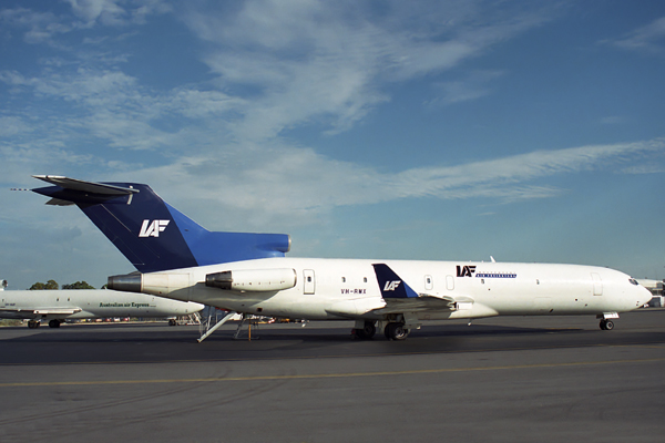 INDEPENDENT AIR FREIGHTERS BOEING 727 200 PER RF 1455 15.jpg