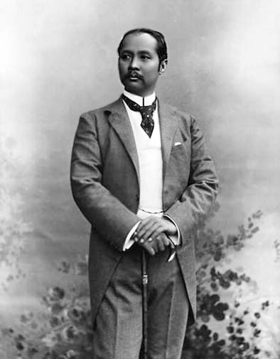 1907 - King Chulalongkorn in London tailoring
