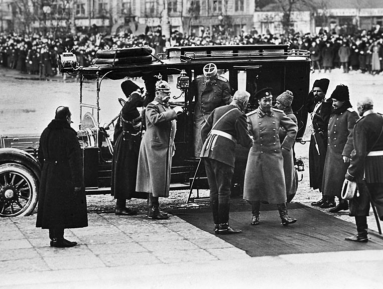 1913 - Nicholas arriving in St. Petersburg