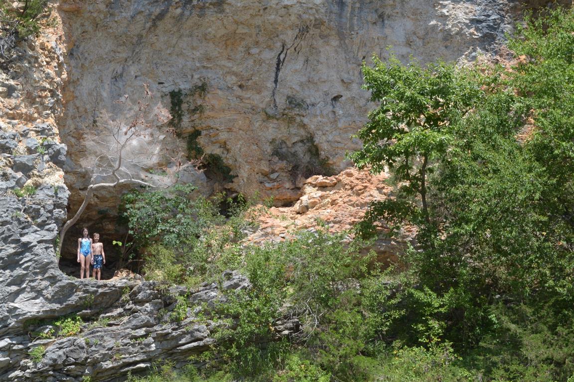Shine Eye, Kids in Cave