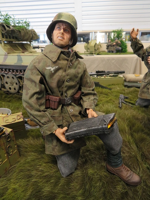 Ammunition bearer - Copy.JPG