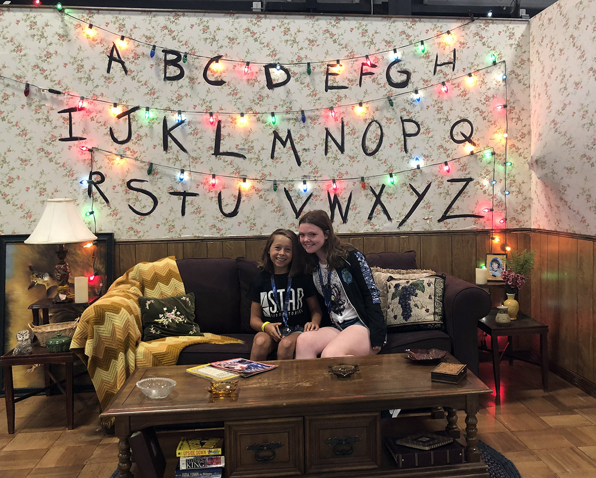 fanfest18STcouch.jpg