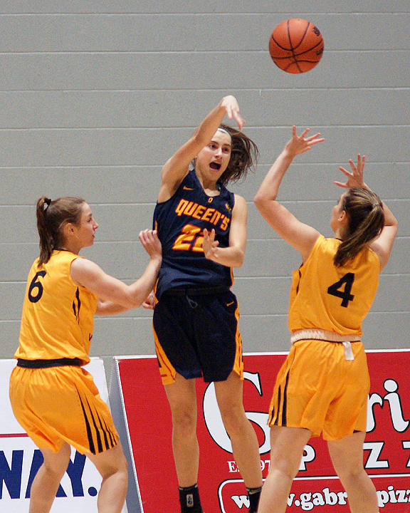 Queens vs Waterloo 05952 copy.jpg