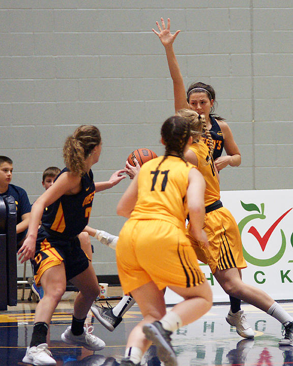 Queens vs Waterloo 05964 copy.jpg