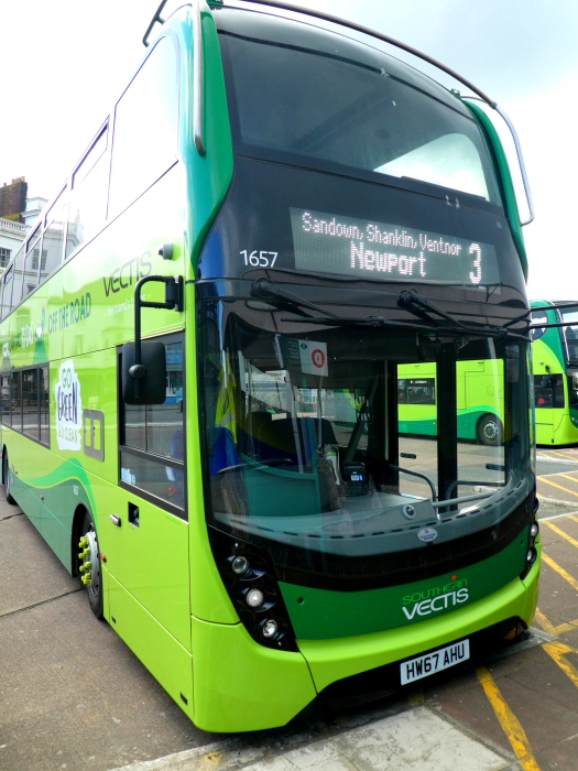 SOUTHERN VECTIS 1657 HW67 AHU @ Ryde Bus Station