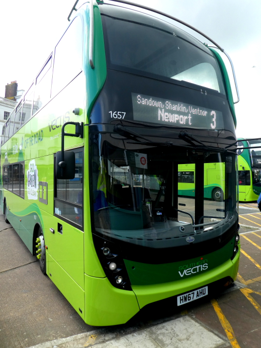 SOUTHERN VECTIS 1657 HW67 AHW @ Ryde Bus Station