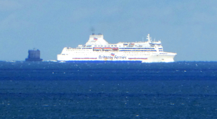 BRETAGNE passing Shanklin, Isle of Wight
