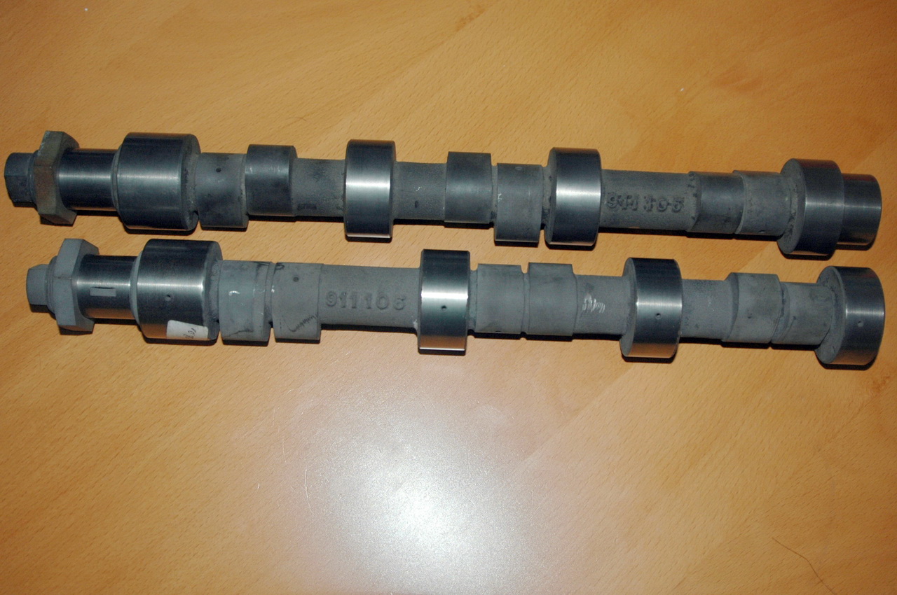 911 RSR 2.8 Liter Center Lube Camshafts pn 911.105.137.0R / 911.105.138.0R, OEM, NOS - Photo 1