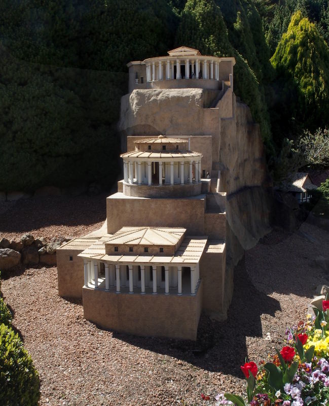 2517: The fortress-palace complex of Masada, Israel (1/35 scale)