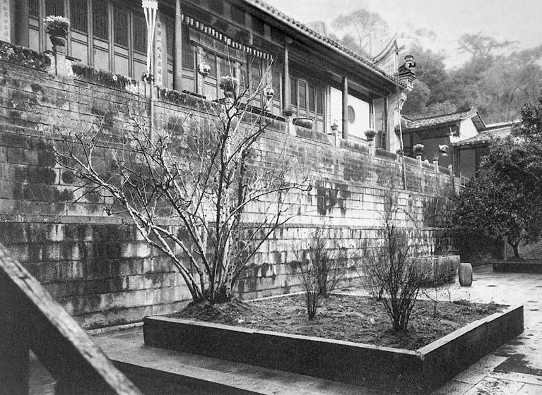 (244) Fuchou. Kushan. Yung tsan sze.
