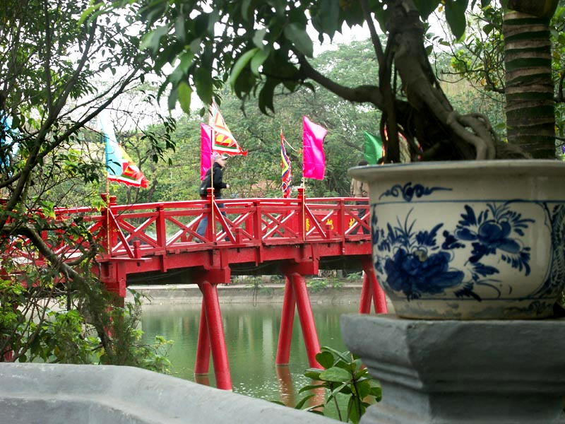 The Huc Bridge from the island