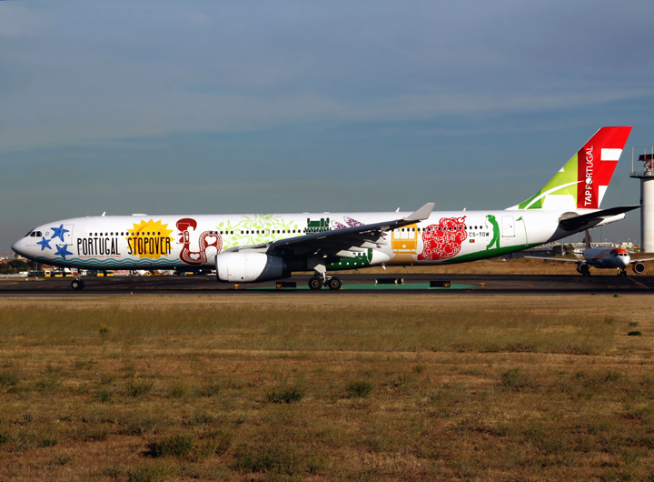 A330-300 CS-TOW