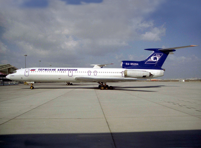 RA-85284 DXB 2002 FB.jpg