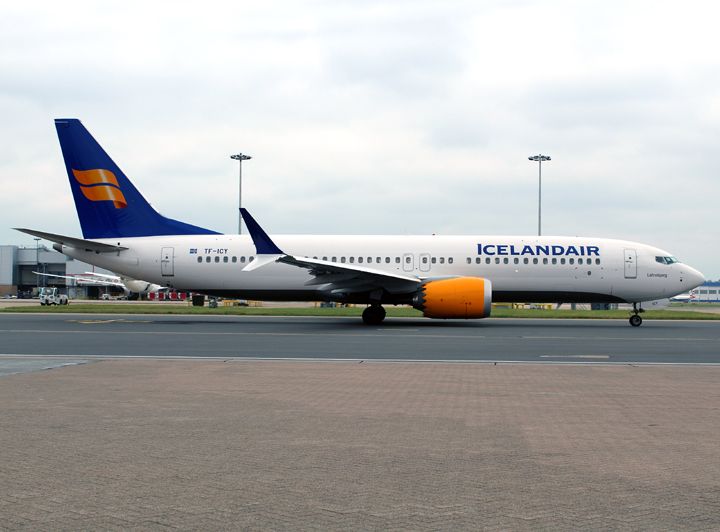 B737-800 MAX TF-ICY 