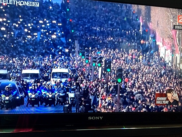 Crowds line the Paris street for Johnny Hallydays funeral