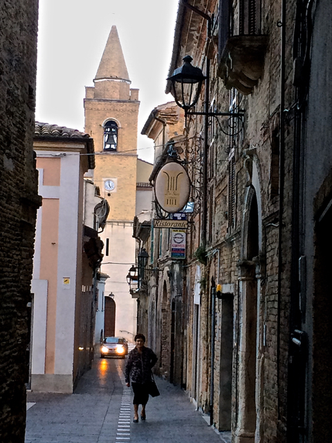 Towns of the Abruzzo - 01.jpg