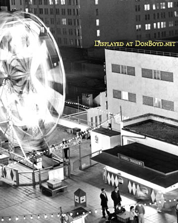 1960 - Ferris Wheel on top of the downtown Burdines during the Christmas season