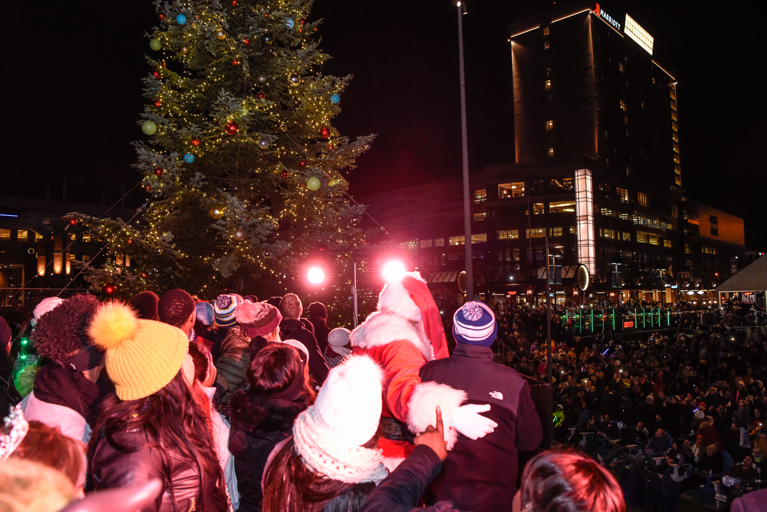 20171201_Canalside_Tree_Lighting_web-122974.jpg