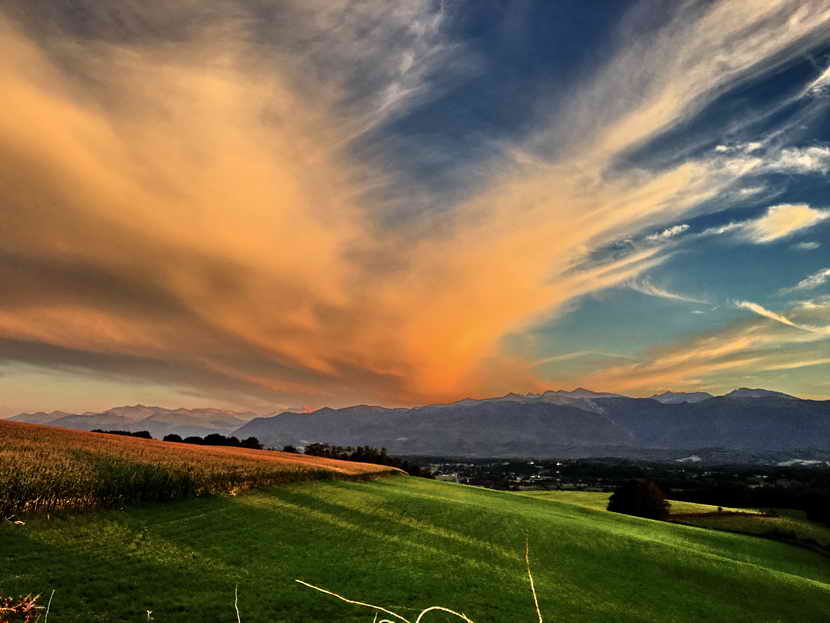 Coucher de soleil sur les champs dEscout prs dOloron