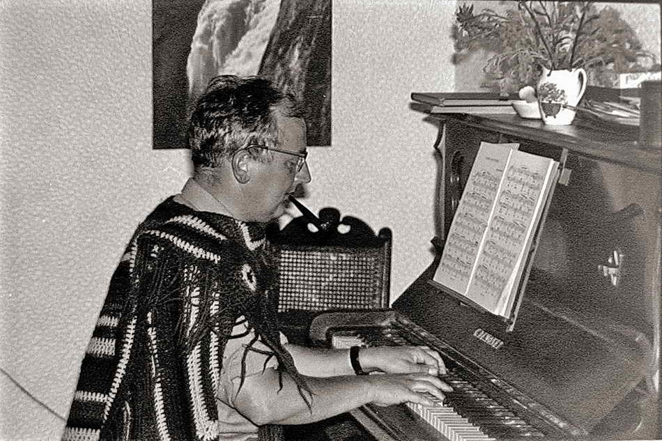Pierre Devianne au piano  Capdebart, 1970