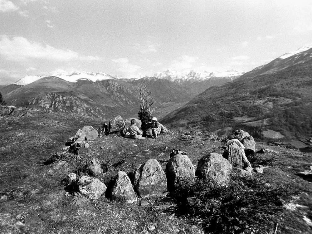 Vue vers le Sud-Est depuis lun des cromlechs du Bnou