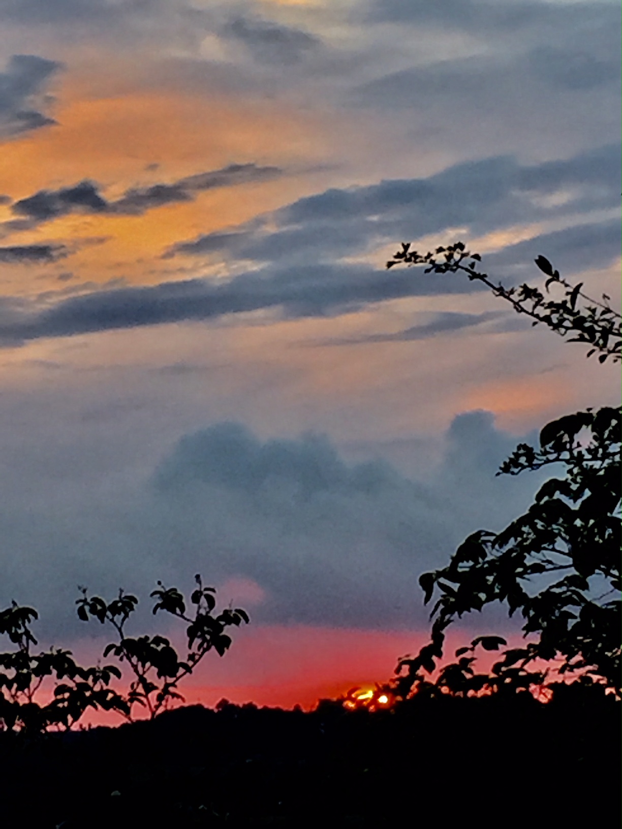 Coucher de soleil aprs une journe orageuse 