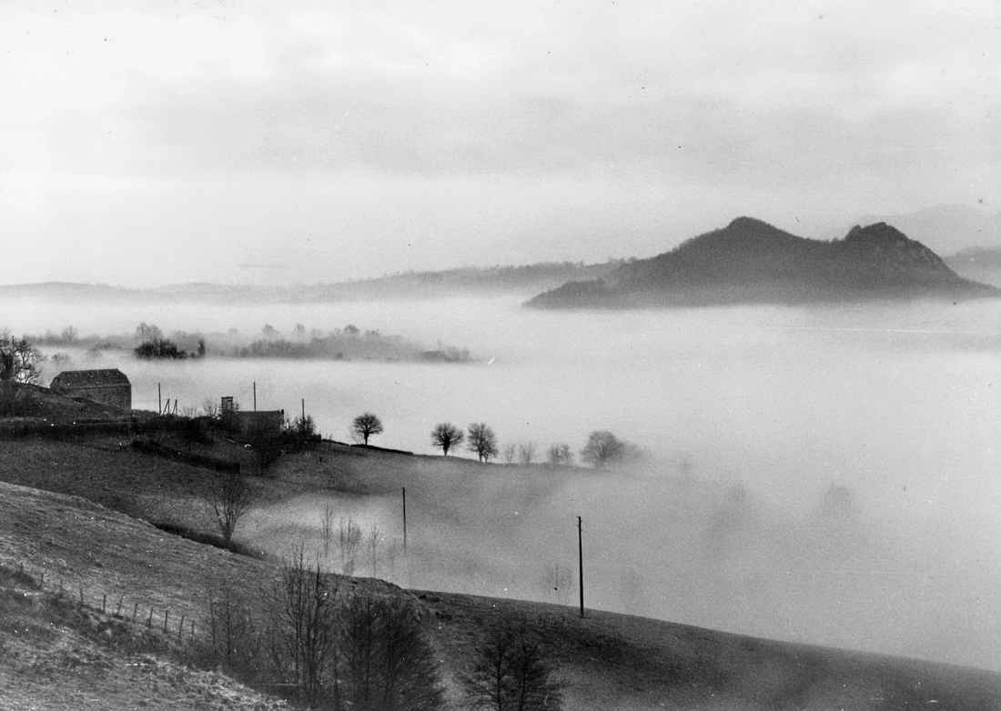 Le Pic de Rbnacq mergeant dune mer de nuages