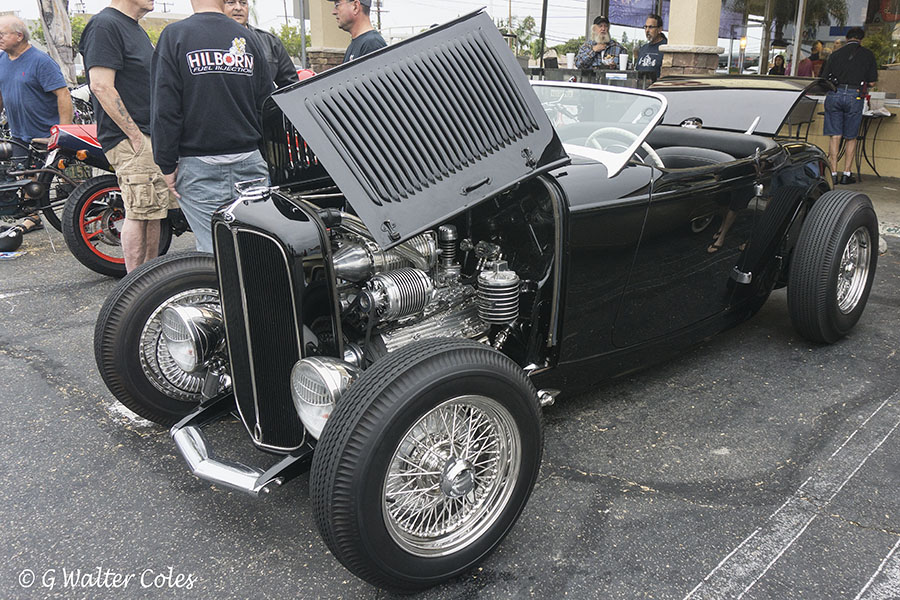 Ford 1932 Custom Hot Rod Black DD 8-16.jpg