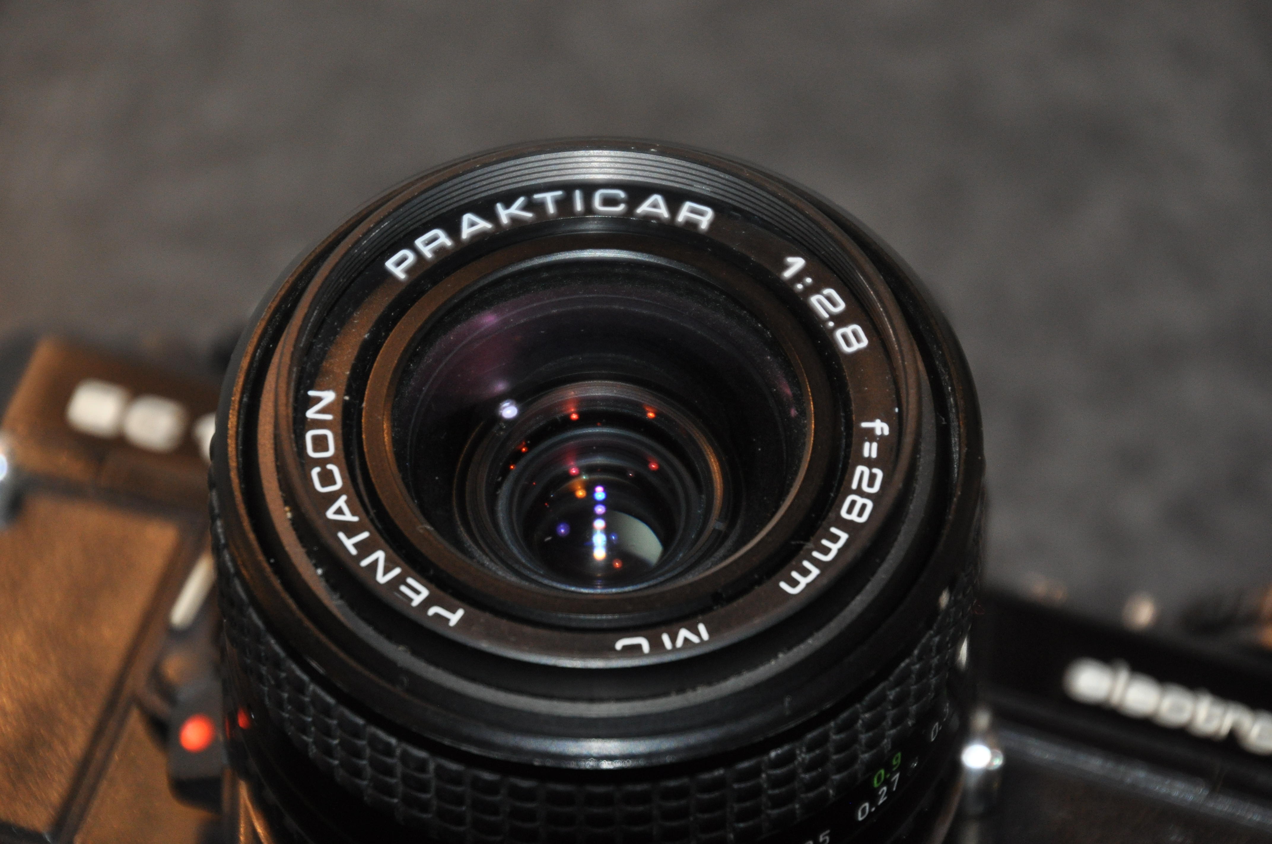 Prakticar 28mm glass