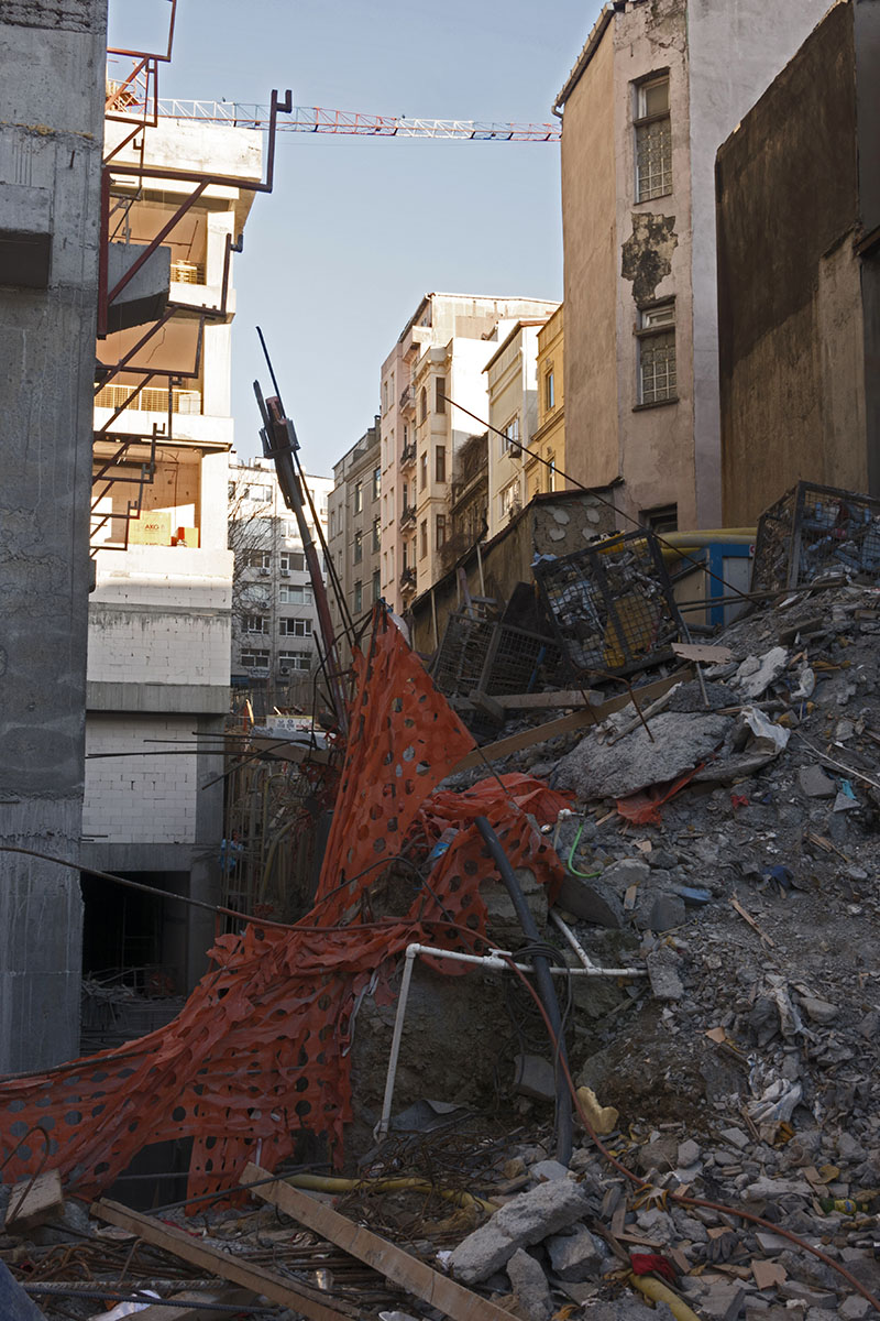 Istanbul Beyoglu downhill march 2017 3387.jpg