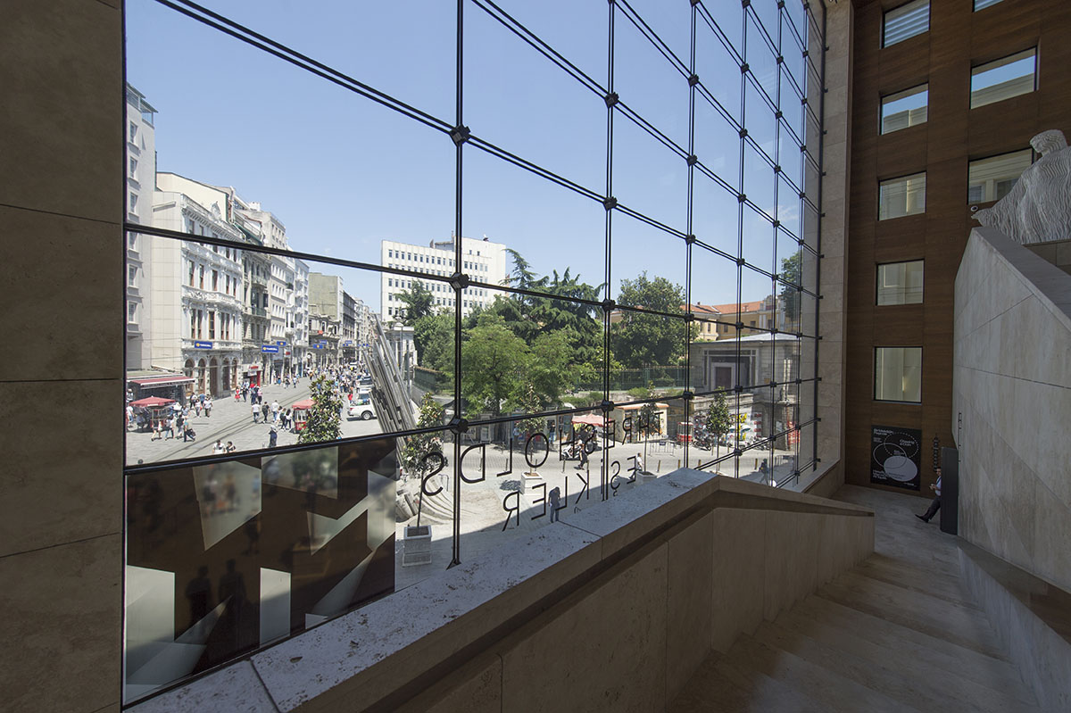 Istanbul Along Istiklal Caddesi Yapi Kredi Kultur centre june 2018 6720.jpg